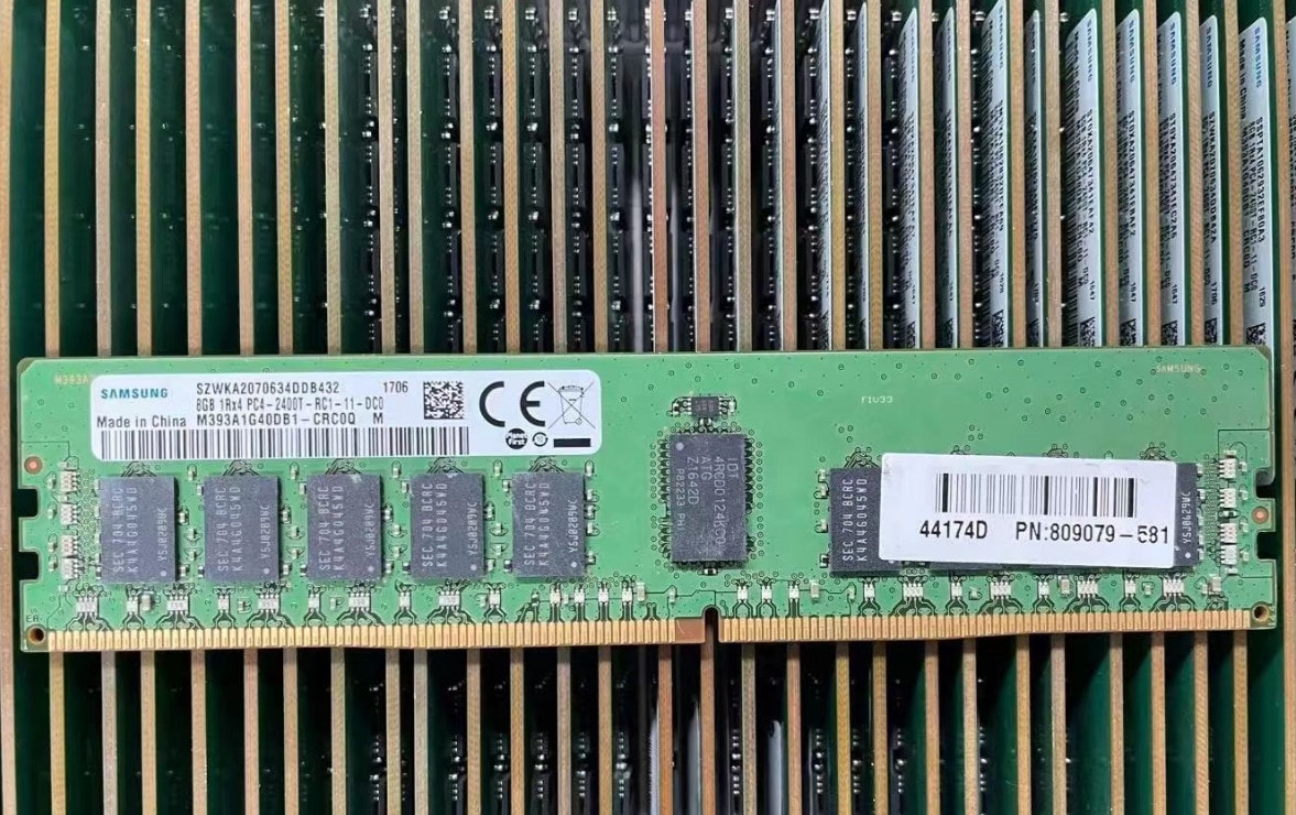 SAMSUNG M393A1G40DB1-CRC - SAMSUNG 8GB (1*8GB) 1RX4 PC4-19200T-R DDR4-2400MHZ RDIMM - Refurbished — exact part-number product image